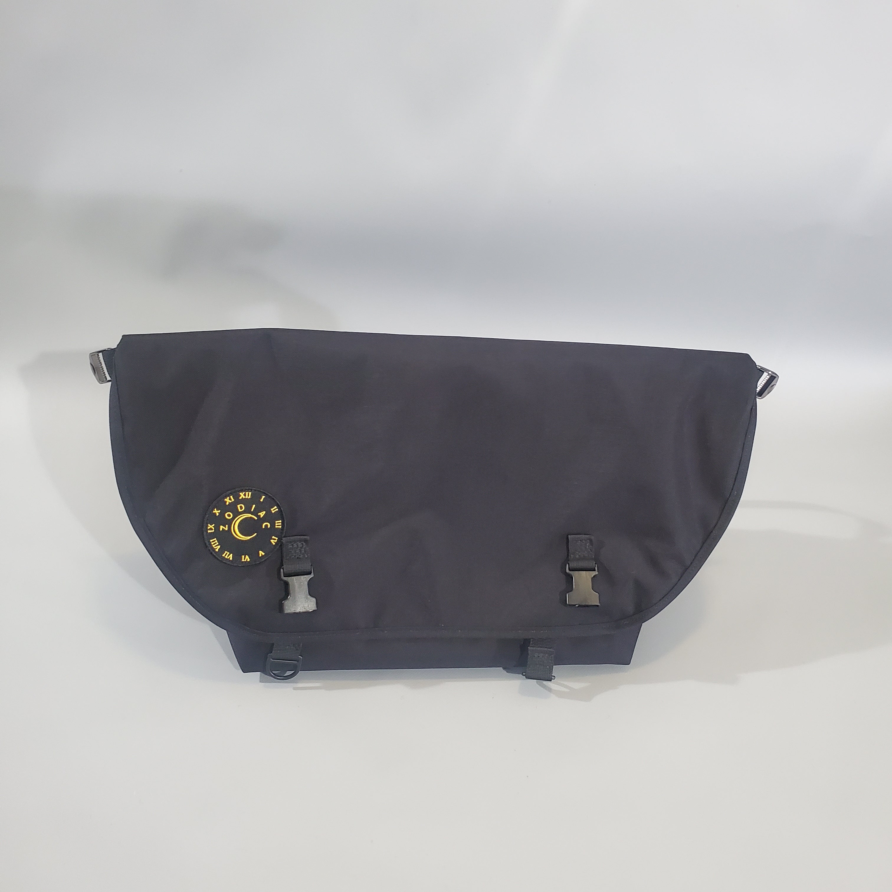 バッグ ZODIAC BAGGAGE Messenger Bag X-Small ZODIAC BAGGAGE Sling Messenger Bag / X-Small